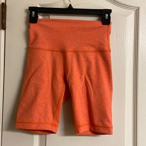 NWOT Size 4 Lululemon Wunder Train 8”